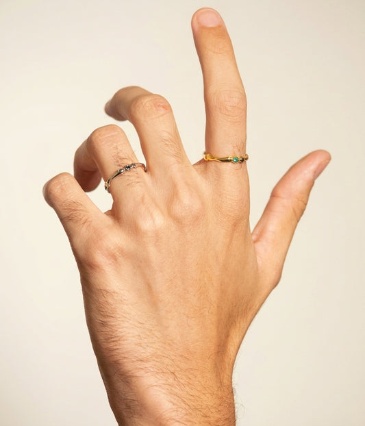 Anel Memento Mini - Ouro Amarelo 18k e Esmeralda