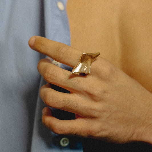 Anel Distort - Banho de Ouro 18k