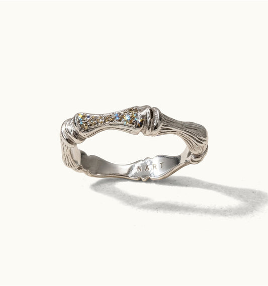 Anel Memento - Ouro Branco e Diamantes Naturais