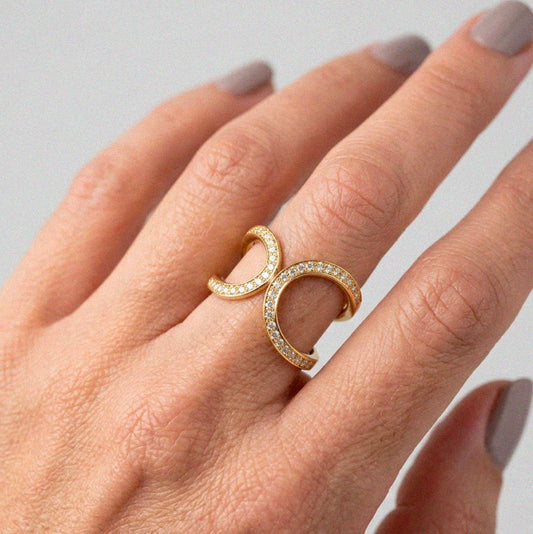 Anel Oito - Ouro Amarelo 18k e Diamantes