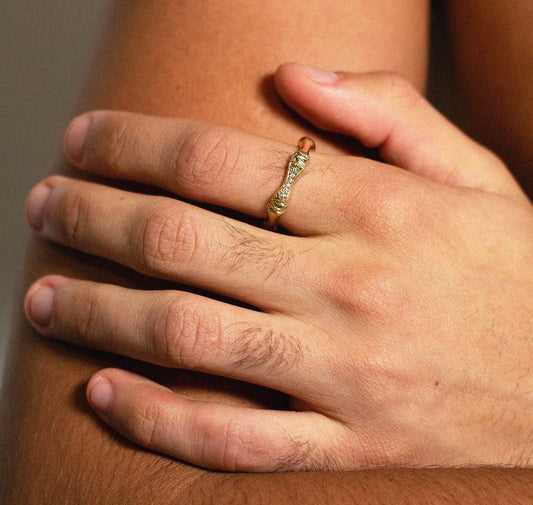 Anel Memento - Ouro Branco e Diamantes Naturais